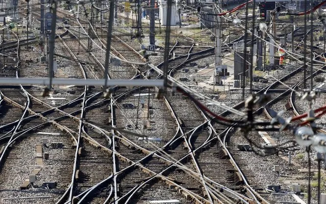 Destered railroad tracks are seen near the Saint-Jean station in Bordeaux, Southwestern France, March 8, 2016, as French unions have announced a nationwide rail strike to protest a new proposed labour law. (Photo by Regis Duvignau/Reuters)