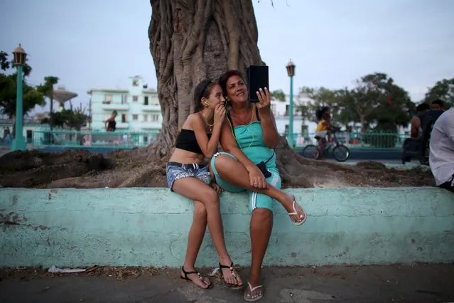 Tania Seijido (R) and her 11-year old daughter Shania Vazquez chat with relatives living overseas in Regla, Cuba, March 17, 2016. Obama arrives in Havana on Sunday for a historic visit that seals a rapprochement he and Cuban President Raul Castro agreed in December 2014 after 18 months of secret negotiations. (Photo by Alexandre Meneghini/Reuters)