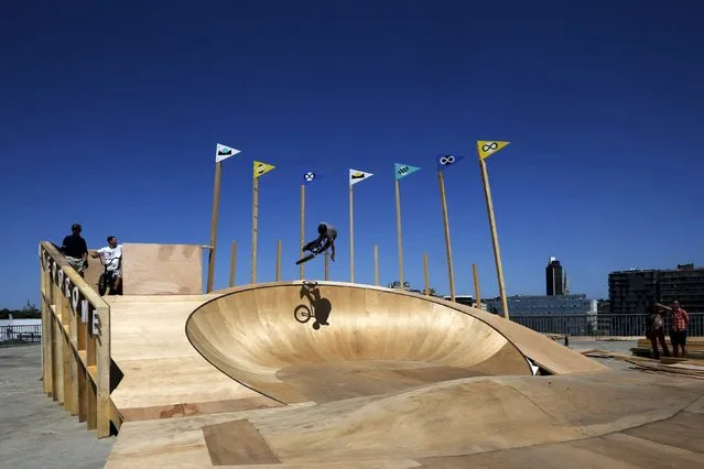 A man rides his BMX on the “Skate O Drome”, a creation by Collectif Fichtre, during a media visit to “A Journey to Nantes” (Le Voyage a Nantes) art festival in Nantes, France, June 30, 2015. (Photo by Stephane Mahe/Reuters)