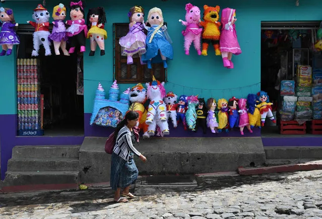An indigenous woman walks in the streets of Sumpango, 45 km west of Guatemala City on August 10, 2019. (Photo by Johan Ordonez/AFP Photo)