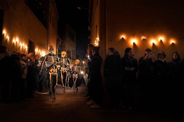 Participants in skeleton costumes perform the Dance of the Death as part of the Maundy Thursday celebrations in Verges, northeastern Spain, on April 6, 2023. (Photo by Pau Barrena/AFP Photo)