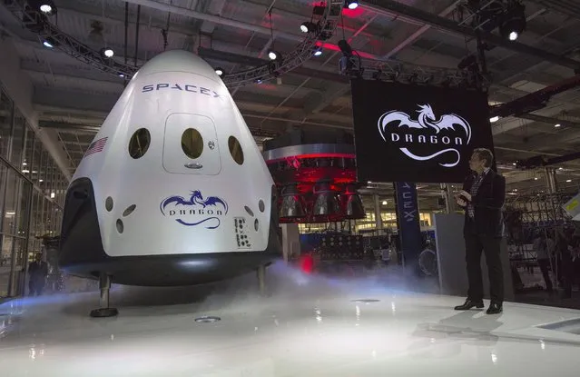 SpaceX CEO Elon Musk unveils the Dragon V2 spacecraft in Hawthorne, California May 29, 2014. REUTERS/Mario Anzuoni