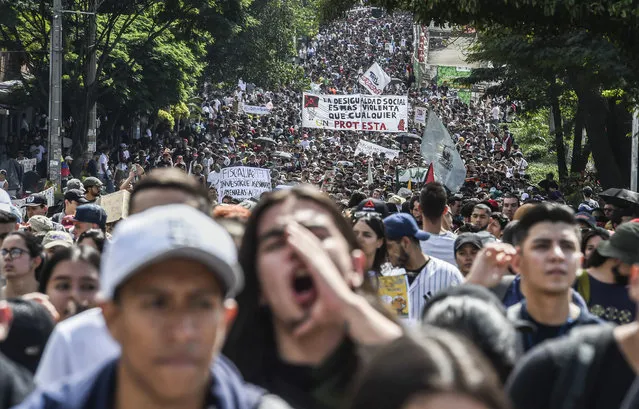 People march during a nationwide strike called by students, unions and indigenous groups to protest against the government of Colombia's President Ivan Duque in Medellin, Colombia, on November 21, 2019. (Photo by Joaquin Sarmiento/AFP Photo)