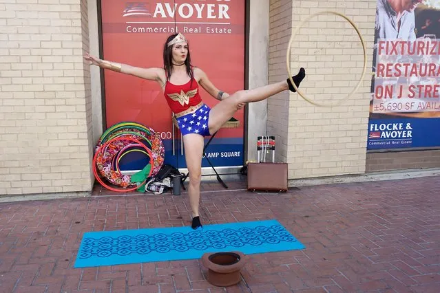 A cosplayer dressed as Wonder Woman performs during Comic Con in San Diego, California, USA, 20 July 2017. Comic-Con International: San Diego is a multi-genre entertainment and comic convention held annually in San Diego, California. The Comic Con runs from 20 to 23 July. (Photo by Nina Prommer/EPA)