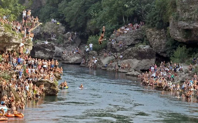 A competitor jump off the Old Bridge during the Red Bull Cliff Diving Competition in Mostar, Bosnia and Herzegovina on August 15, 2015. (Photo by Dado Ruvic/Reuters)