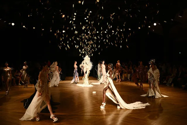 Models present a creation by Dutch fashion designer Iris Van Herpen during the Women's Haute-Couture Spring-Summer 2023 Fashion Week in Paris on July 4, 2022. (Photo by Christophe Archambault/AFP Photo)