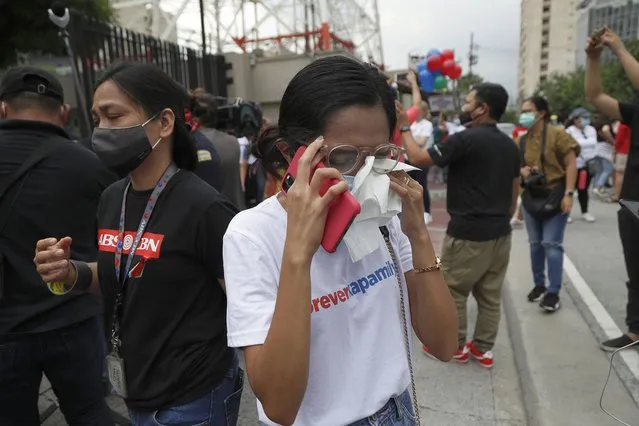 A supporter wipes her tears after hearing the results of the voting at the House of Representative for the franchise renewal of ABS-CBN at the company headquarters of ABS-CBN in Quezon City, Philippines, Friday, July 10, 2020. Philippine lawmakers voted Friday to reject the license renewal of the country's largest TV network, shutting down a major news provider that had been repeatedly threatened by the president over its critical coverage. (Photo by Aaron Favila/AP Photo)