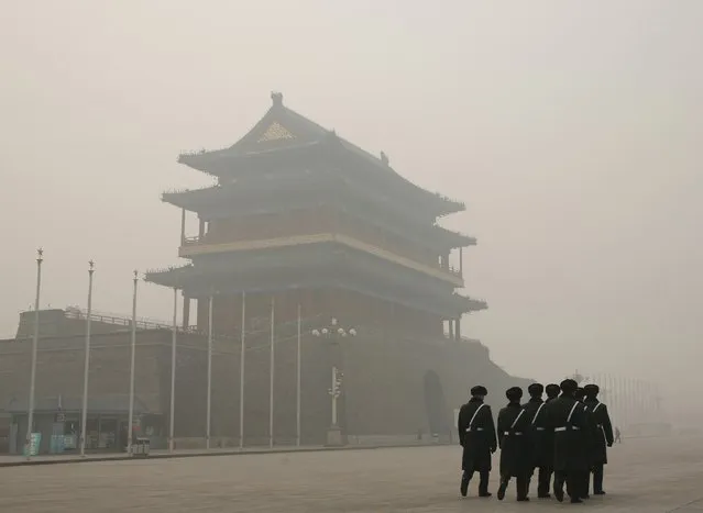 Paramilitary soldiers walk past the Zhengyangmen gate as they patrol at the Tiananmen Square during a heavily polluted day in Beijing, China November 30, 2015. (Photo by Kim Kyung-Hoon/Reuters)