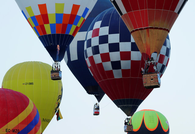Competitors take part in the FAI World Hot Air Balloon Championship near Gross-Siegharts, Austria on August 20, 2018. (Photo by Heinz-Peter Bader/Reuters)