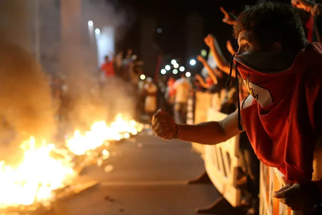 Anti-government demonstrators burn barricades during a protest against a constitutional amendment, known as PEC 55, that limit public spending, in front of Brazil's National Congress in Brasilia, Brazil, November 29, 2016. (Photo by Adriano Machado/Reuters)