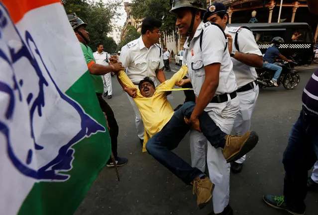 Police detain a protester from India’s main opposition Congress party during a protest against the government's decision to withdraw 500 and 1000 Indian rupee banknotes from circulation in Kolkata, India, December 1, 2016. (Photo by Rupak De Chowdhuri/Reuters)