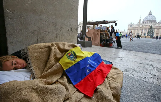 Lilian Tintori, wife of jailed Venezuelan opposition leader Leopoldo Lopez, sleeps near St. Peter's Square in Rome, Italy December 6, 2016. (Photo by Stefano Rellandini/Reuters)
