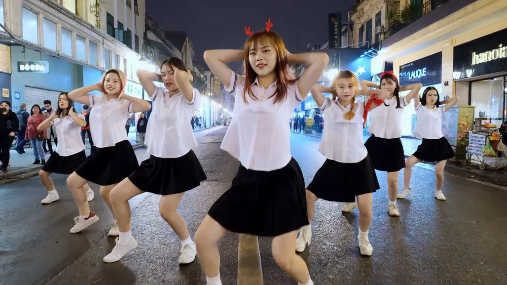 Clip of the Day: 티아라 (T-ara) – 롤리폴리 (Roly Poly) Dance Cover by C.A.C’s Trainees Vietnam (K-pop in Public Challenge)