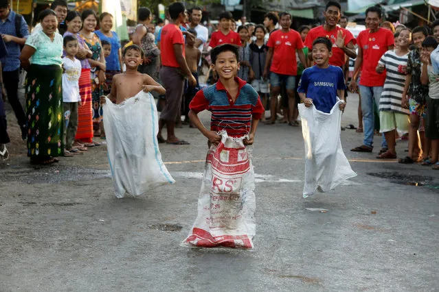 Children play sack race during Myanmar's 71st Independence Day in Yangon, Myanmar,  January 4, 2019. (Photo by Ann Wang/Reuters)