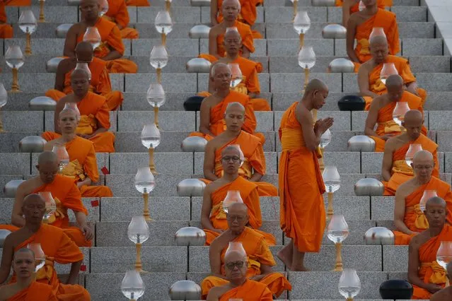 A Buddhist monk searches his place at Wat Phra Dhammakaya temple in Pathum Thani province, north of Bangkok before a ceremony on Makha Bucha Day February 22, 2016. The Dhammakaya temple is regarded as the country's richest Buddhist temple. Makha Bucha Day honours Buddha and his teachings, and falls on the full moon day of the third lunar month. (Photo by Jorge Silva/Reuters)