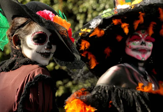 People take part in the Day of the Dead parade in Mexico City on October 27, 2018. (Photo by Ulises Ruiz/AFP Photo)