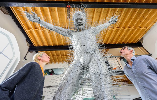 David Mach, the 2024 Turner Prize nominated artist, on June 12, 2024 reveals The Thief, his 9ft crucifixion sculpture made from hundreds of coat hangers, on show at Anise Gallery in London until July 6. (Photo by Paul Quezada-Neiman/Alamy Live News)