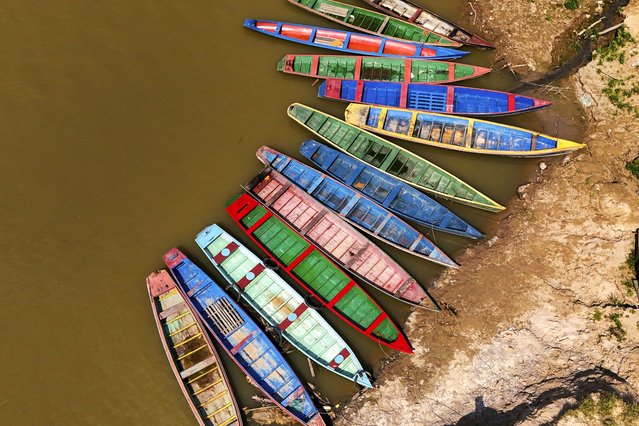 Boats sit on the bank of the Acre River, the main water source for the city of Rio Branco, which is facing water shortages amid a drought in Acre state, Brazil, Friday, August 2, 2024. (Photo by Marcos Vicentti/AP Photo)