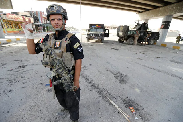 A member of Iraqi counterterrorism forces gestures in Falluja, Iraq, June 26, 2016. (Photo by Thaier Al-Sudani/Reuters)