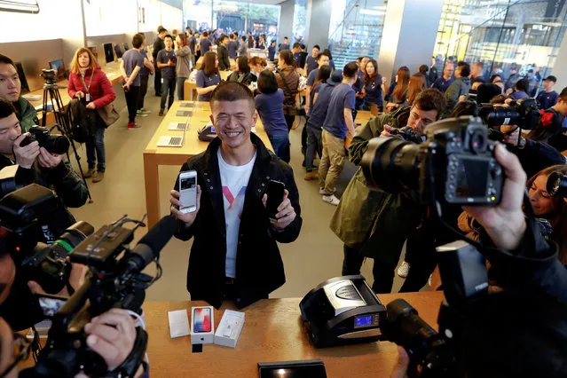 The first customer shows his new iPhone X after buying it at an Apple Store in Beijing, China November 3, 2017. (Photo by Damir Sagolj/Reuters)