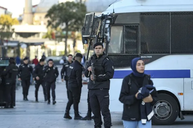 Security officials stand in front of Istanbul Courthouse during the trial of Turkish pop-singer Gulsen Colakoglu in Istanbul, Friday, October 21, 2022. Gulsen, who is accused of “inciting hatred and enmity” over a joke she made about Turkey's religious schools, rejected the charge during her first appearance in court on Friday. The 46-year-old singer-songwriter Gulsen now faces up to three years in prison if found guilty. (Photo by Emrah Gurel/AP Photo)