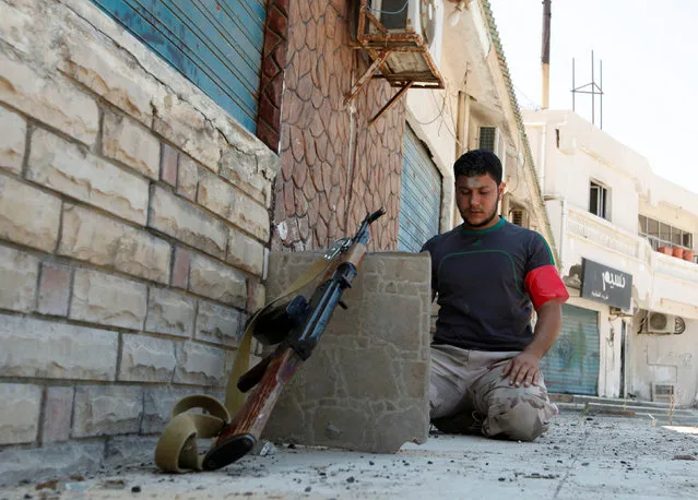 A member of Libyan forces prays as he prepares with his comrades for next advance against Islamic State holdouts in Sirte, Libya August 29, 2016. (Photo by Ismail Zitouny/Reuters)