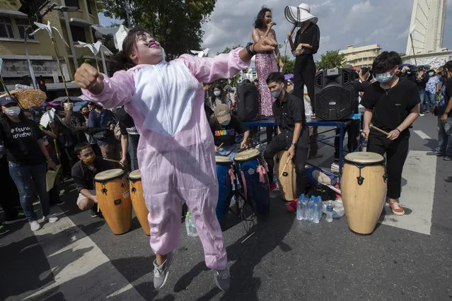 Pro-democracy students dance during a rally in Bangkok, Thailand, Sunday, August 16, 2020. Protesters have stepped up pressure on the government if it failed to meet their demands, which include holding of new elections, amending the constitution, and an end to intimidation of critics. (Photo by Sakchai Lalit/AP Photo)
