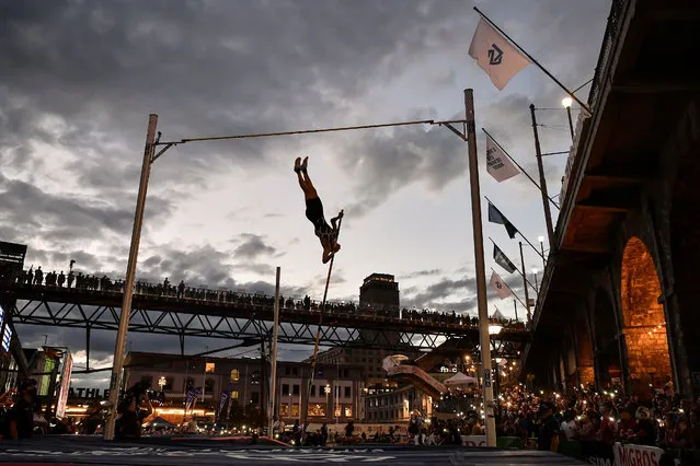 US athlete Sam Kendricks performs as he takes part in a men's pole vaulting exhibition street event of the Diamond League athletics meeting Athletissima in Lausanne on September 2, 2020. The 2020 Athletissima meeting was replaced by an exhibition street event due to sanitary measures over the COVID-19 (novel coronavirus) pandemic. (Photo by Fabrice Coffrini/AFP Photo)