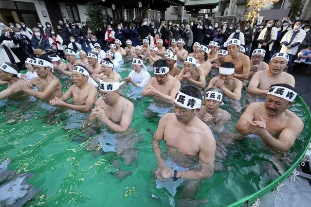 Men and women bathe in ice-cold water during a ceremony at Teppozu Inari Shrine in Tokyo, Japan, 08 January 2023. Forty men and women took part in the ice water endurance ceremony to purify their souls and pray for good health in the new year. (Photo by Franck Robichon/EPA/EFE/Rex Features/Shutterstock)
