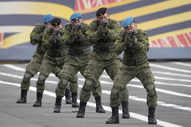 Military cadets demonstrate their skills during a rehearsal for the Victory Day military parade which will take place at Dvortsovaya (Palace) Square on May 9 to celebrate 78 years after the victory in World War II in St. Petersburg, Russia, Sunday, May 7, 2023. (Photo by Dmitri Lovetsky/AP Photo)