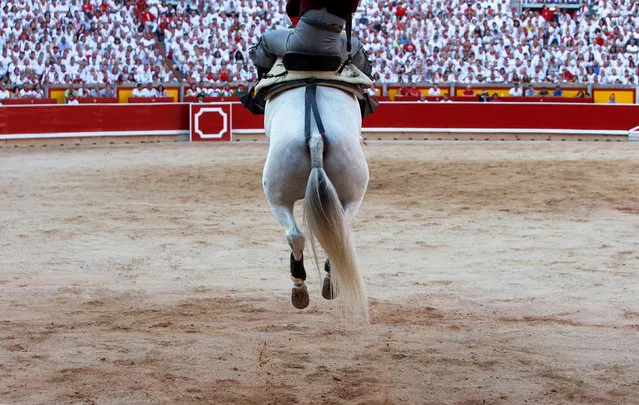 Spanish “rejoneador” (mounted bullfighter) Leonardo Hernandez prepares to perform a pass to a bull during a bullfight at the San Fermin festival in Pamplona, Spain, July 6, 2018. (Photo by Joseba Etxaburu/Reuters)
