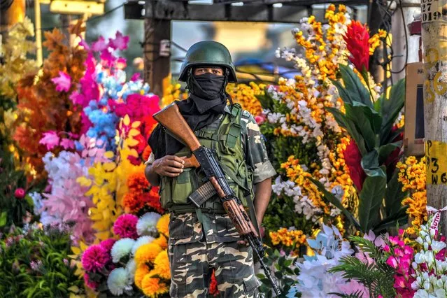 An Indian paramilitary soldier guards at a busy market in Srinagar, Indian controlled Kashmir, Tuesday, August 1, 2023. India’s top court Wednesday began hearing a clutch of petitions challenging the constitutionality of the legislation passed by Prime Minister Narendra Modi’s government in 2019 that stripped disputed Jammu and Kashmir’s statehood, scrapped its separate constitution and removed inherited protections on land and jobs. (Photo by Mukhtar Khan/AP Photo)