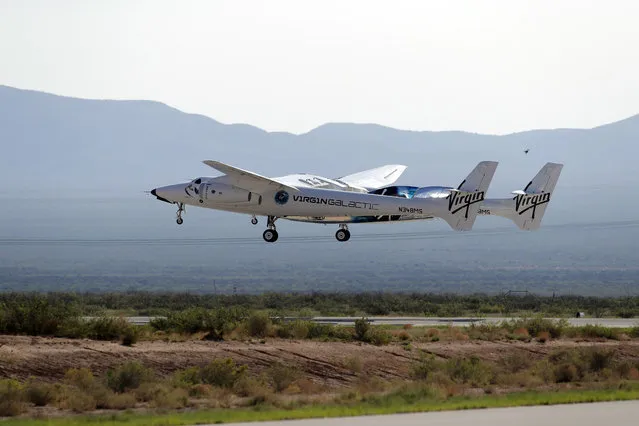 The rocket plane carrying Virgin Galactic founder Richard Branson and other crew members takes off from Spaceport America near Truth or Consequences, New Mexico, Sunday, July 11, 2021. (Photo by Andres Leighton/AP Photo)