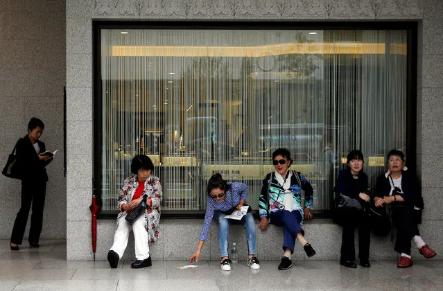 People wait for the opening of a department store in a shopping district in Tokyo, Japan, September 29, 2016. (Photo by Toru Hanai/Reuters)