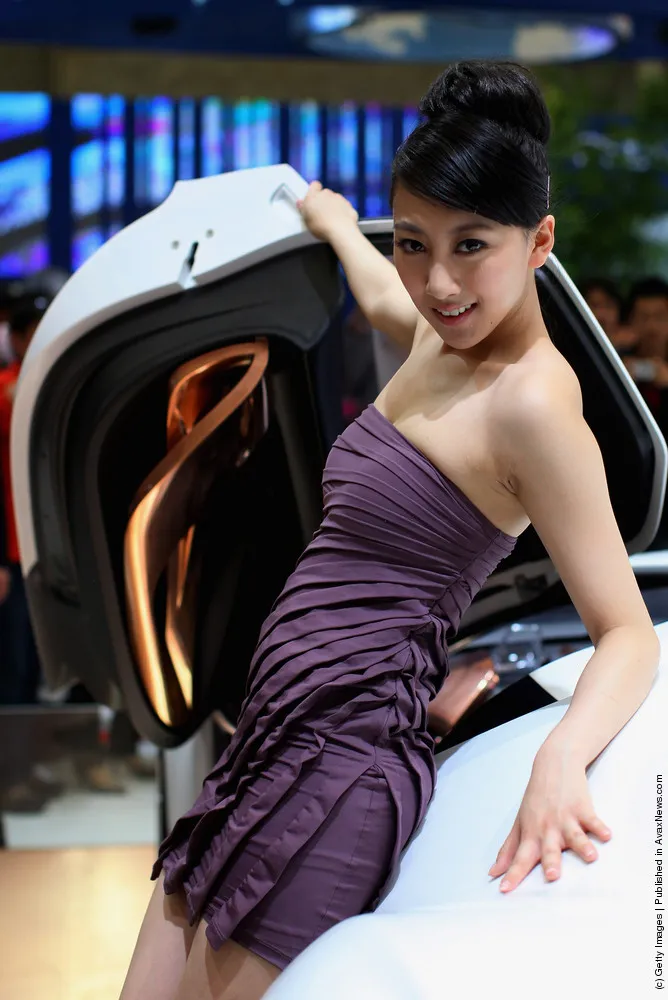 Sexy Models On Auto Shows. Part II