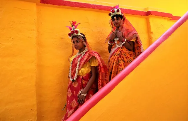 Girls dressed as Kumari arrive to attend rituals to celebrate the Hindu festival of Navratri at the Adyapeath temple on the outskirts of Kolkata, India, April 10, 2022. (Photo by Rupak De Chowdhuri/Reuters)