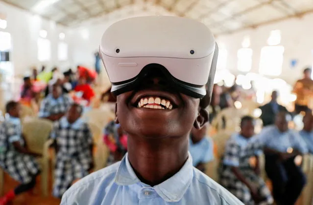 Francis Mwangi, 13, uses an Oculus virtual reality (VR) headset, to virtually visit Buckingham Palace during the celebration of Britain's Queen Elizabeth's Platinum Jubilee, in Nyeri, Kenya on June 2, 2022. (Photo by Thomas Mukoya/Reuters)