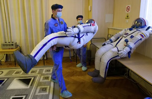 Employees prepare spacesuits at the Russian-leased Baikonur cosmodrome in Kazakhstan on August 19, 2015. Members of the main crew of the 45/46 expedition to the International Space Station ISS, Kazakhstan's cosmonaut Aydyn Aimbetov, Russian cosmonaut Sergei Volkov and Denmark's astronaut Andreas Mogensen from the European Space Agency, are scheduled to blast off to the International Space Station (ISS) on September 2, 2015. (Photo by AFP Photo)