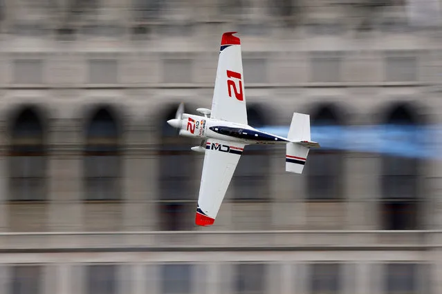 German pilot Matthias Dolderer files with his Edge 540 V3 aircraft during the Red Bull Air Race World Championship in Budapest, Hungary on July 17, 2016. (Photo by Laszlo Balogh/Reuters)