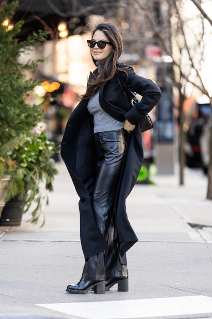 American actress Olivia Munn is seen in Tribeca on January 04, 2025 in New York City. (Photo by TheStewartofNY/GC Images)