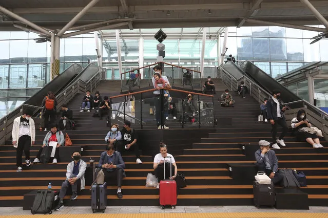 Passengers wearing face masks wait for their trains at the Seoul Railway Station in Seoul, South Korea, Saturday, May 2, 2020. South Korea reported fresh cases of the new coronavirus are continuing a month-long downnturn. (Photo by Ahn Young-joon/AP Photo)