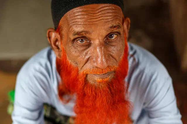 A man sporting a henna-dyed beard waits outside a mosque before Friday prayers in Mumbai, India, August 12, 2016. (Photo by Danish Siddiqui/Reuters)
