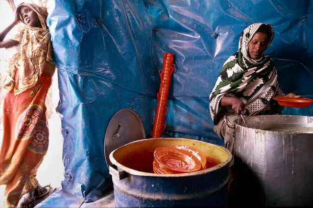 North Kenya, Liboi.  Kitchen in Somali refugee camp in Hagadera in July 1992. (Jean-Claude Coutausse)