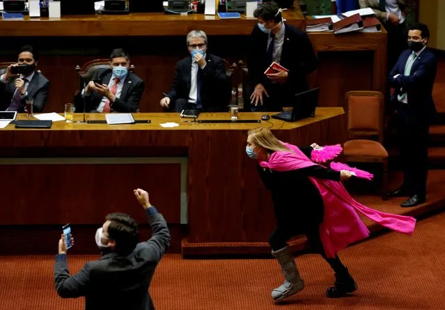 Chile's opposition congresswoman Pamela Jiles celebrates the vote during a congressional session to reject a constitutional reform on pensions proposed by opposition lawmakers, amid the spread of the coronavirus disease (COVID-19), in Valparaiso, Chile on July 15, 2020. (Photo by Rodrigo Garrido/Reuters)