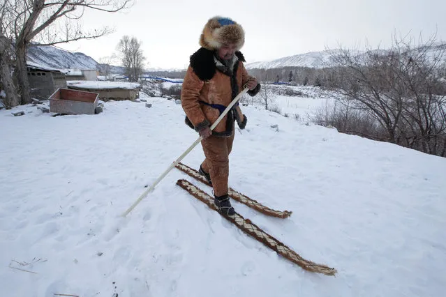 Local craftsman Slanbek, 63, tests traditional horse-hide skis outside his house on the outskirts of Altay, Xinjiang Uighur Autonomous Region, China, January 25, 2018. (Photo by Jason Lee/Reuters)