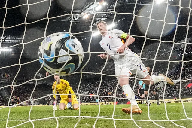 Belgium's Kevin De Bruyne scores his side's third goal against Germany's goalkeeper Marc-Andre ter Stegen during the international friendly soccer match between Germany and Belgium in Cologne, Germany, Tuesday March 28, 2028. (Photo by Martin Meissner/AP Photo)