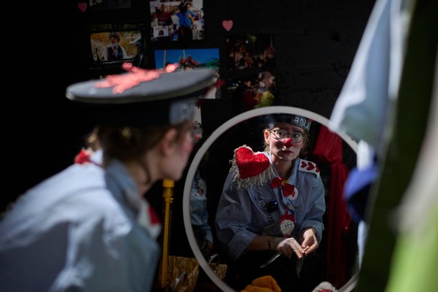 An Israeli activist performer, dressed as a clown and wearing a policewoman costume, prepares for a show at a theater in Tel Aviv, Israel, Thursday, November 27, 2025. (Photo by Ohad Zwigenberg/AP Photo)