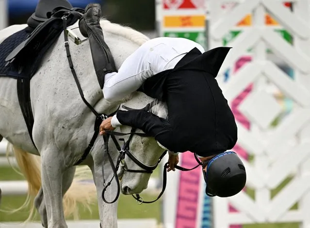 Independent Athletes Team's Andres Fernandez falls while riding Akron during the men's modern pentathlon relay finals at the Pan Am Games in Santiago, Chile on October 27, 2023. (Photo by Dylan Martinez/Reuters)