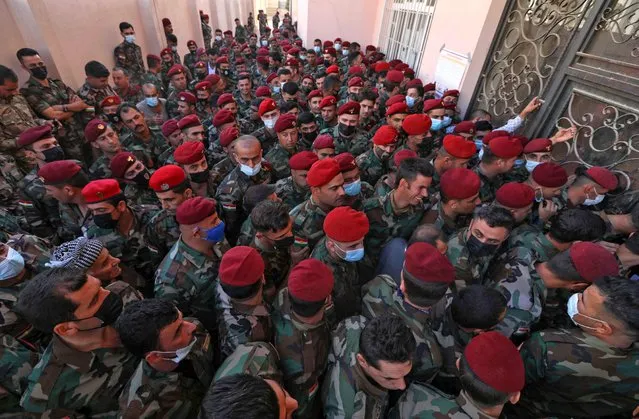 Members of Kurdish Peshmerga security forces wait to cast their votes in Arbil, the capital of the northern Iraqi Kurdish autonomous region, on October 8, 2021, two days before the rest of the country in a poll overshadowed by expectations for a low turnout. War-scarred Iraq will hold parliamentary elections on October 10, a year ahead of schedule to appease an anti-government protest movement, and amid a painful economic crisis. (Photo by Safin Hamed/AFP Photo)