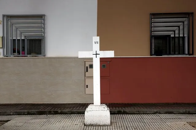 A white cross belonging to a Via Crucis is seen on a street in Alcazar de San Juan, Spain, April 5, 2016. (Photo by Susana Vera/Reuters)